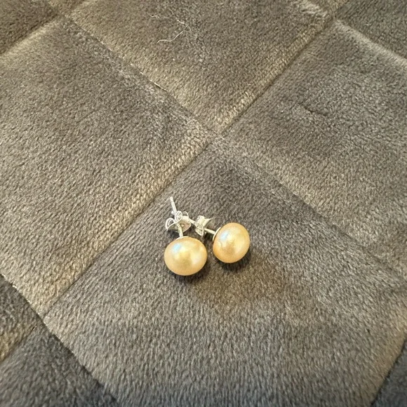 Honora Irredescent gold pearl stud - Picture 8 of 8
